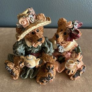 Boyds bears and friends Emma and Bailey, afternoon tea. Resin. 4” L x 4” T.